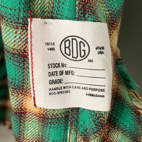 NWT XL BDG green flannel plaid Shacket/shirt with raw seam/hemline - Picture 4 of 16